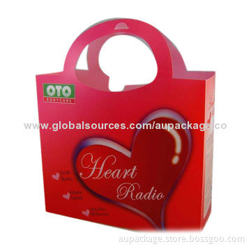 Plastic box with handles, easy to carry, cosmetics can be installed or gift